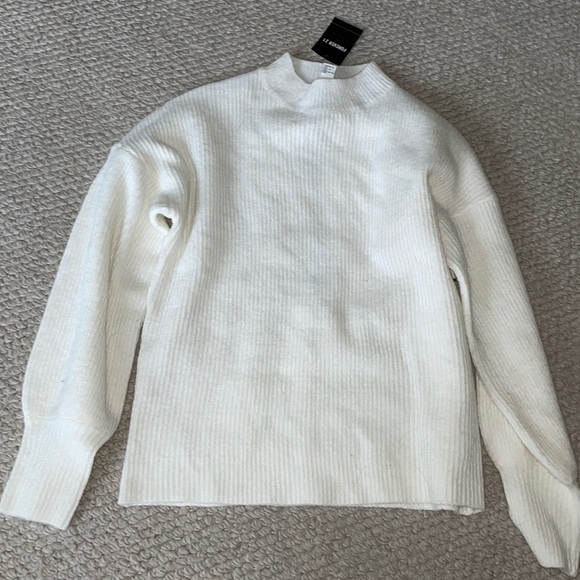 NWT Forever21 Open Back Sweater - Picture 1 of 3